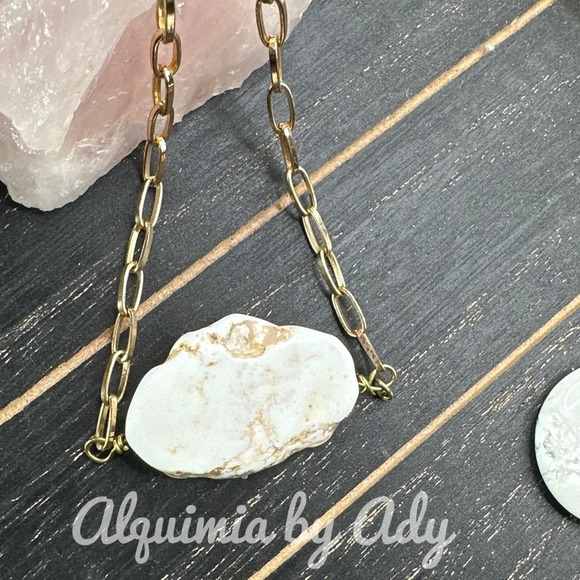 Chunky maximalist Buffalo big white turquoise pendant gold statement necklace - Picture 2 of 7